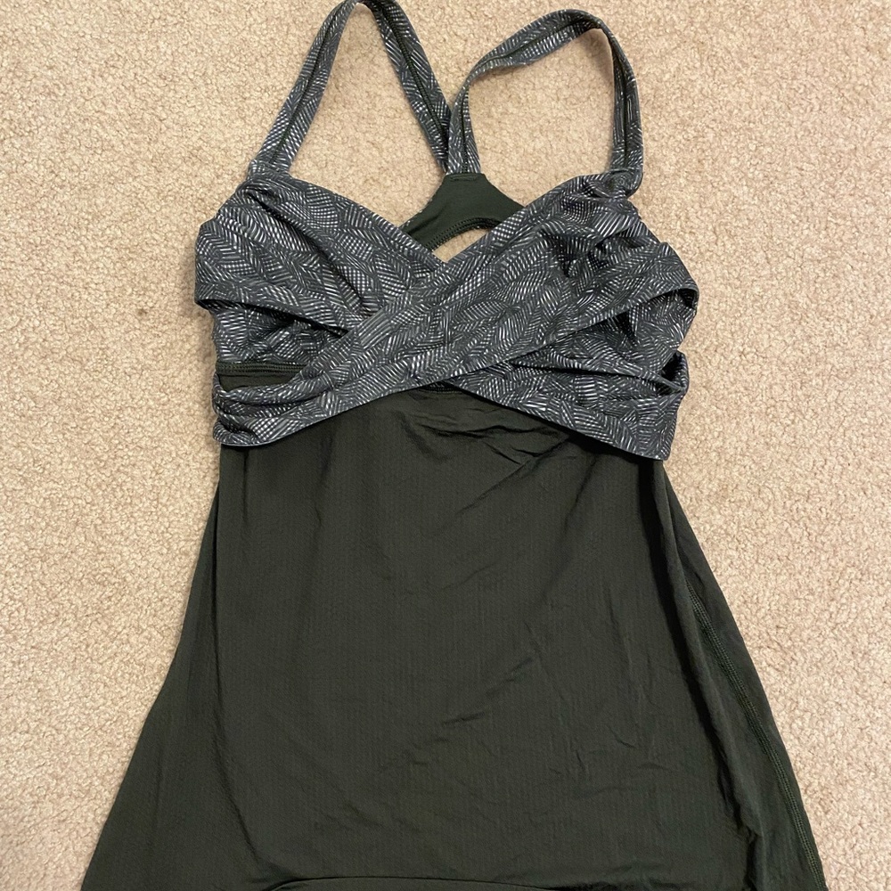 Lululemon size 4 workout top